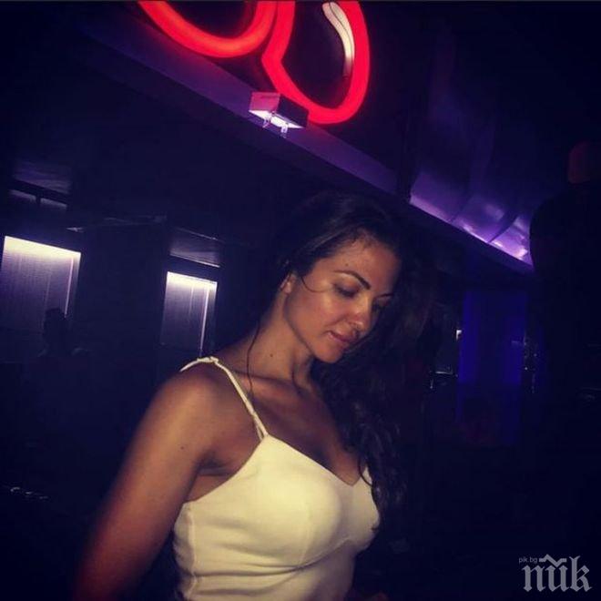 Шок! Райна работела като компаньонка в Доминикана?