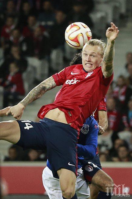 Юнайтед се включва в борбата за подписа на Симон Кяер