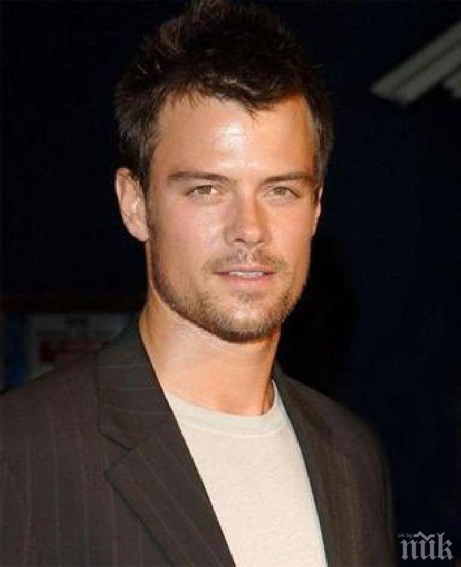 Горещо! Джош Дюамел показа голо дупе (снимка)