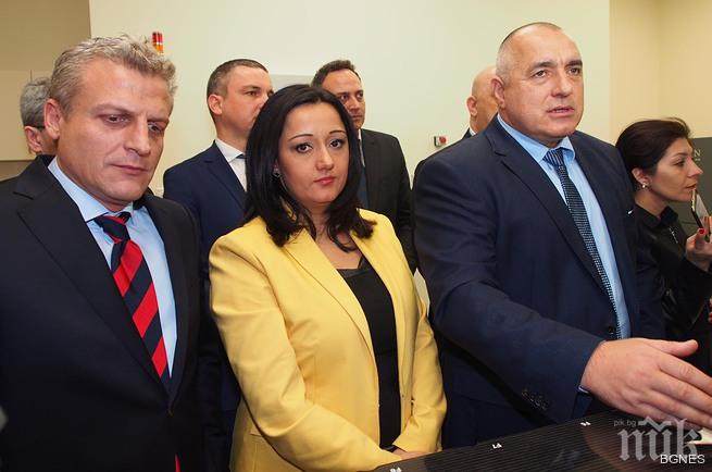 Борисов: Хората като видят техниката и готините министри, веднага им минава