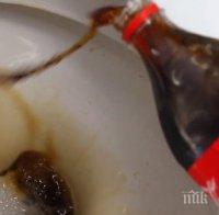 Тя започна да изсипва бутилка Кока Кола в тоалетната. Причината? Още не мога да повярвам! Свойствата на 