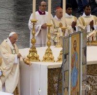 Папата отслужи тържествена Великденска служба