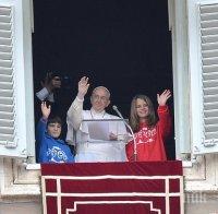 Папата: Светът да не остава ням пред престъпленията срещу християни