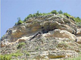 възстановяват уникален скален манастир съхранил ранния надпис кирилица българия