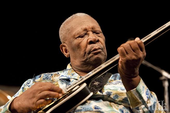 Би Би Кинг приет по спешност в болница