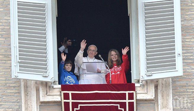 Папата: Светът да не остава ням пред престъпленията срещу християни