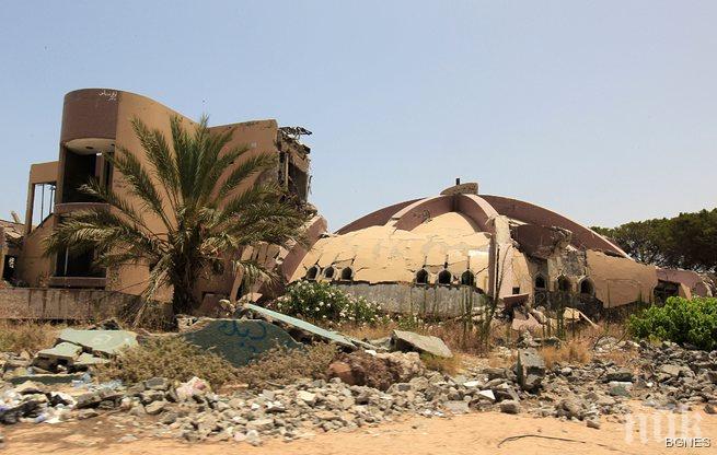 Дворците на Кадафи са превърнати в бунища