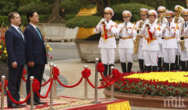 Медведев: Небивало високо доверие между Русия и Виетнам