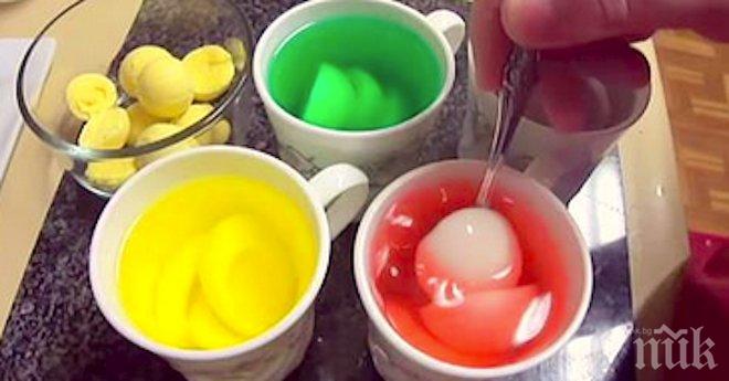 Той взема едно яйце и оцветител за храни - това, което се получава, е много готино! Трябва да опиташ и ти!
