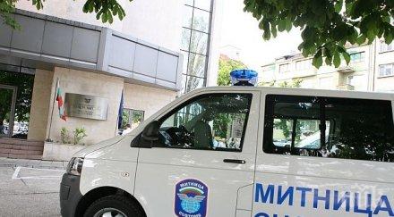 всички митничари крадци