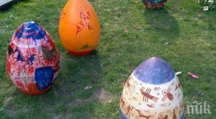 деца украсяват еднометрови яйца пловдив