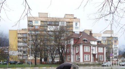 вандали събориха паметник враца