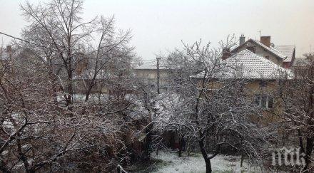 вятър дъжд тормозят градусите цялата страна