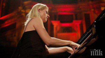 изгониха известна пианистка оркестър канада заради постовете киев