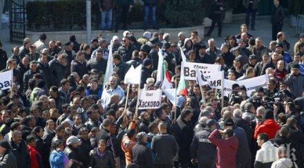 търговците дървесина вдигат нов протест парламента