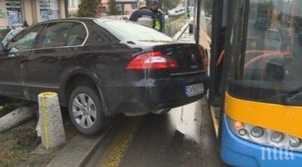 катастрофа орлов мост столицата кола народното събрание тролей сблъскаха