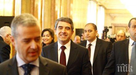 президентът добре сблъсък идеи автобуси парламента