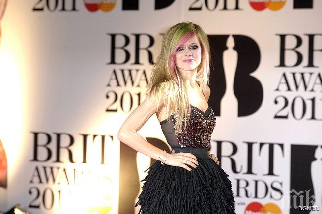 Аврил Лавин планира албум по Коледа