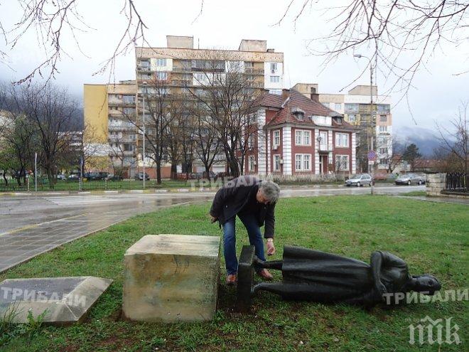 Вандали подготвиха кражбата на паметник във Враца