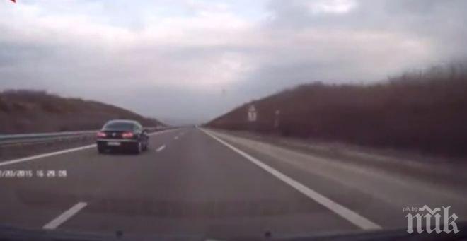 Свлачище затруднява движението на магистралата Скопие-Велес
