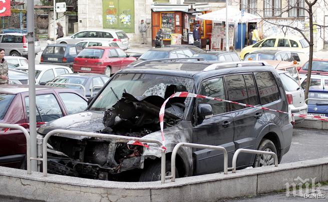 Запалиха семейни автомобили на бивш депутат в Шумен