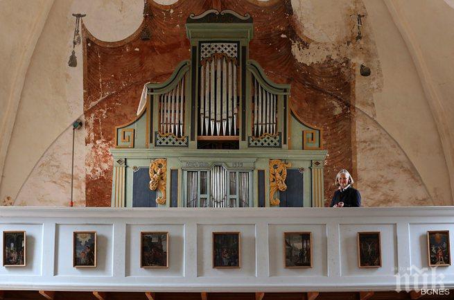 Световен рекорд! Норвежка свири 60 часа на орган