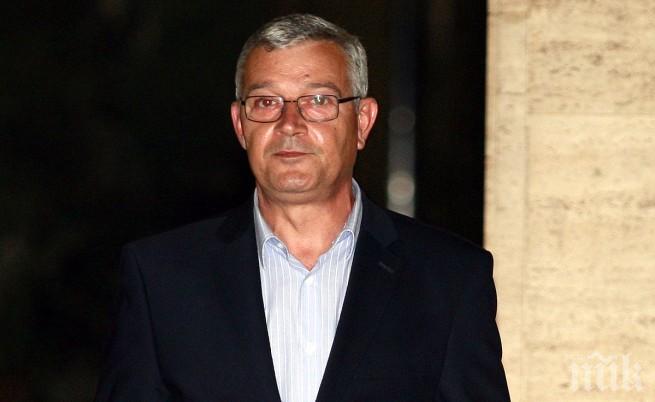 Три часа депутати слушаха тайно Цветан Гунев и шефа на ДАНС заради КТБ