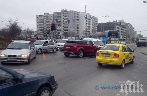 Три коли се нанизаха при катастрофа на бул. Цар Освободител във Варна