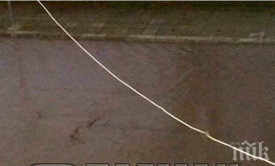 Разклонът за Горно Езерово под вода, в Долно Езерово предупредили за нова вълна (видео)