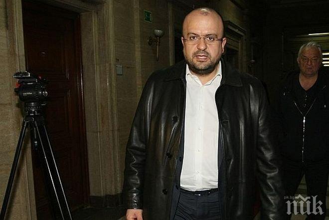 Камен Костадинов: Докато се хвърлят димки в публичното пространство, отзад се разпределят активи