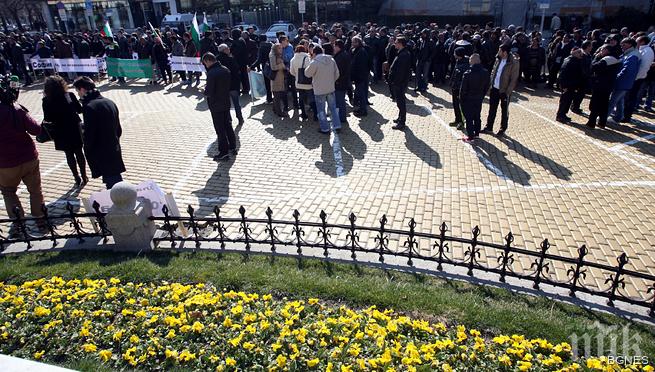 Износители на дървесина отново на протест пред НС