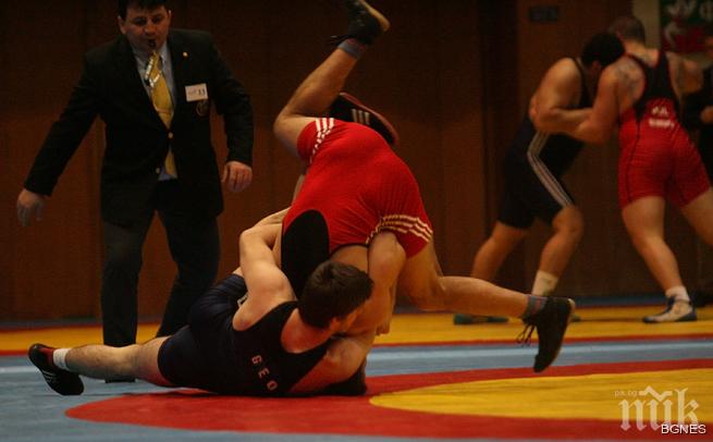 Юношите по борба потеглят за турнир в Бурса