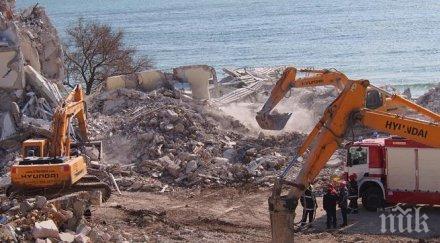 скандално оцелелите работници хотела убиец георгиев накара влезем работно време обеща пари