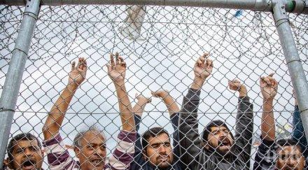 увеличава броят незаконните имигранти гърция