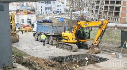 колектор отпадъчни води предизвикал дупката пътя летището