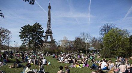 протест персонала затвори айфеловата кула