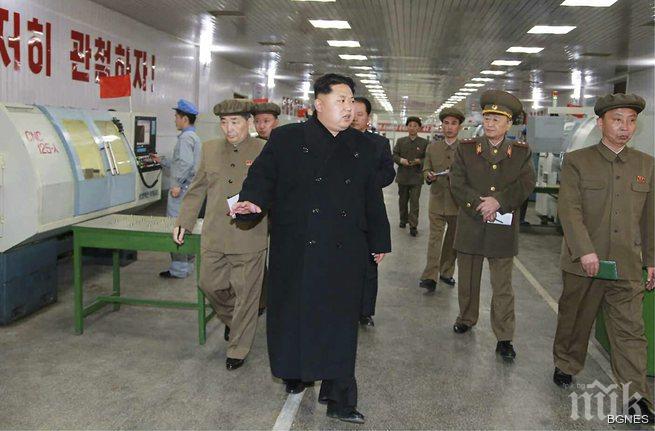 Телевизия показва Ким Чен Ун с бинтована ръка