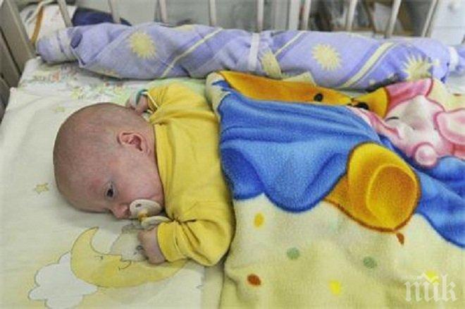 820-грамово бебе е най-малкият пациент на хемодиализа