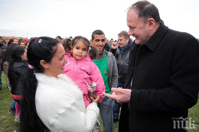 Миков към ромите: Бъдете горди граждани на България