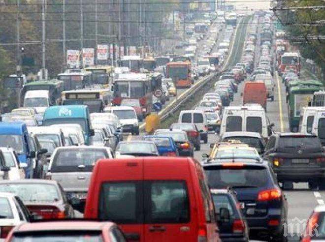 По 500 коли на час напускат столицата