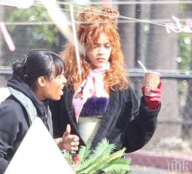 Шок! Сравниха Риана с ретро лъв (снимки)