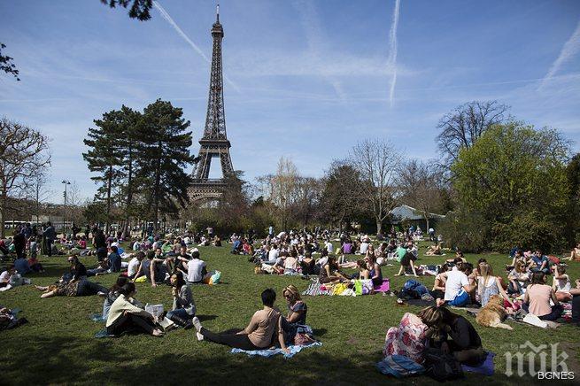 Протест на персонала затвори Айфеловата кула