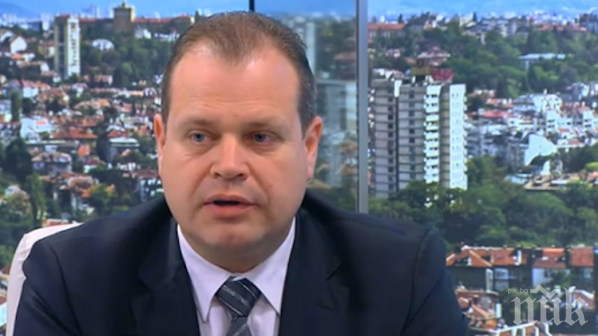 Шефът на АПИ: По-добре хората да пътуват в дупки, но да направим като хората 1,5 км