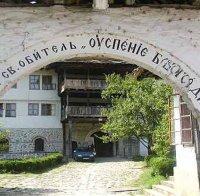 Позлатен кръст слагат пред Троянския манастир за 1150-годишнината от покръстването