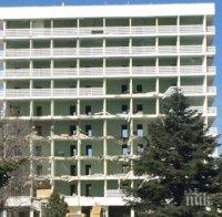 Днес погребват жертвите на срутилия се хотел 