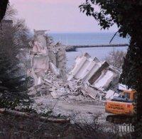 Погребаха работниците, загинали под руините на варненския хотел 
