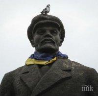 Три болшевишки паметника паднаха в Харков