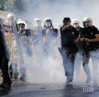 Полицията в Кашмир използва сълзотворен газ срещу протестиращи
