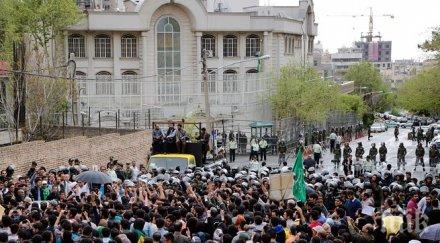 стотици иранци протестираха посолството саудитска арабия техеран