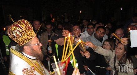 стотици русенци посрещнаха заедно възкресение христово